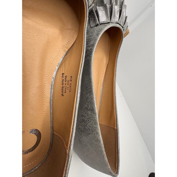 Journee Collection Judy Pewter Ruffle Pointed Toe Flats Women’s Size 8.5 NEW BOX - Picture 6 of 10